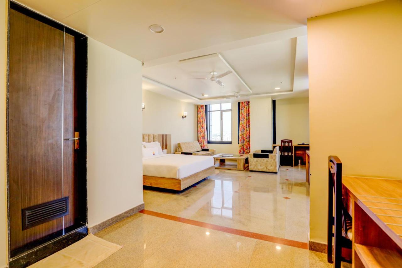 Hotel Shree Nanda Udaipur Bagian luar foto