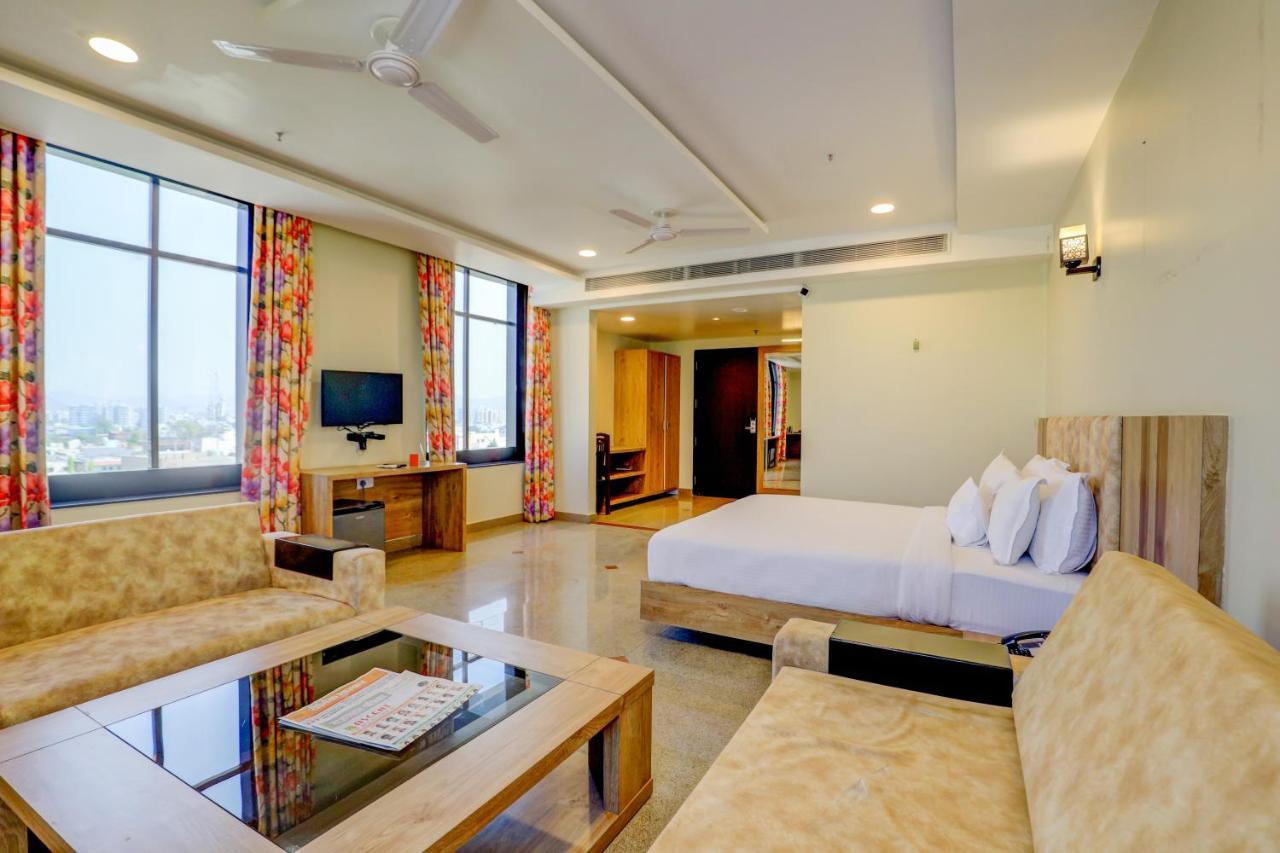 Hotel Shree Nanda Udaipur Bagian luar foto